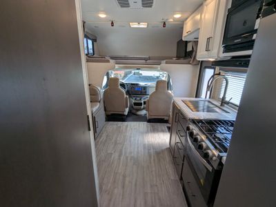 2025 Thor Motor Coach Four Winds — photo 22 view