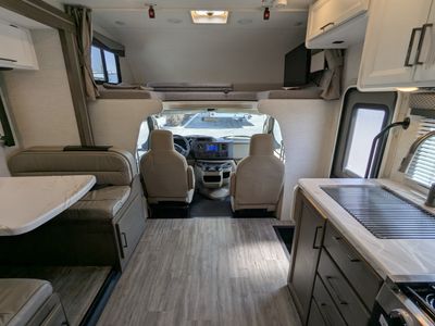 2025 Thor Motor Coach Four Winds — photo 21 view