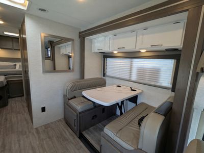 2025 Thor Motor Coach Four Winds — photo 8 view