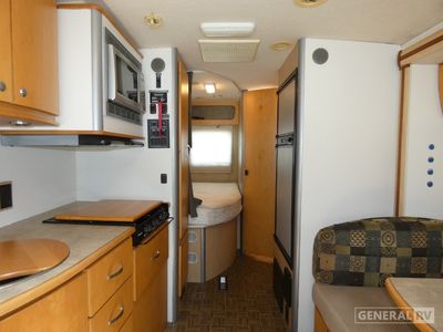 2008 Winnebago Navion - Photo 6