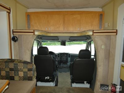 2008 Winnebago Navion - Photo 14