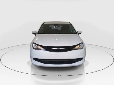 2023 Chrysler Voyager - Photo 2