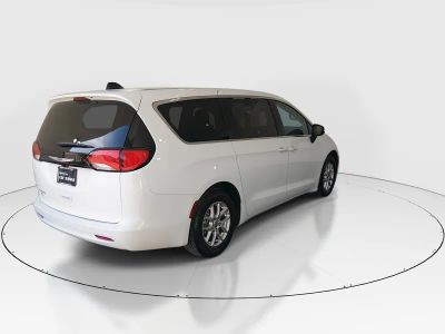 2023 Chrysler Voyager - Photo 7