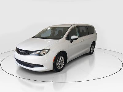 2023 Chrysler Voyager - Photo 3