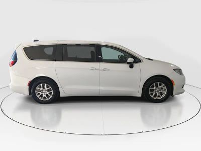 2023 Chrysler Voyager - Photo 8