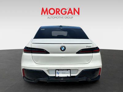 2023 BMW 7 Series — engine compartment view