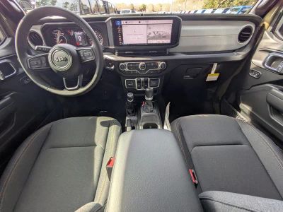 2026 Jeep Gladiator — photo 13 view
