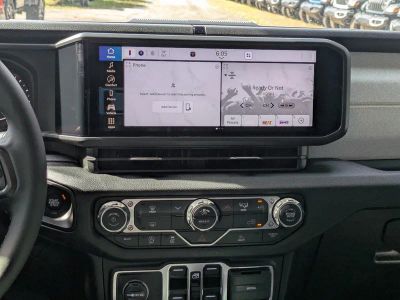2026 Jeep Gladiator — photo 16 view