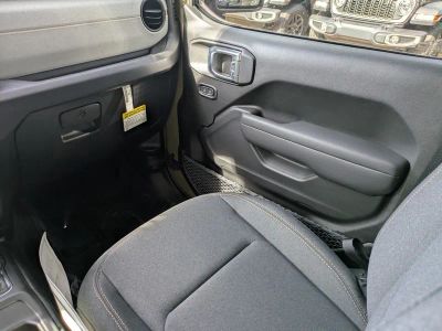 2026 Jeep Gladiator — photo 15 view