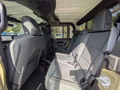2026 Jeep Gladiator — photo 12 view
