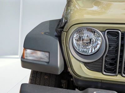 2026 Jeep Gladiator — photo 8 view