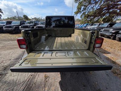 2026 Jeep Gladiator — photo 11 view