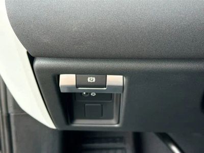 2022 Land Rover Defender — photo 33 view