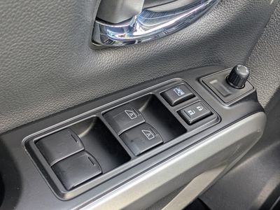 2023 Nissan Titan - Photo 24