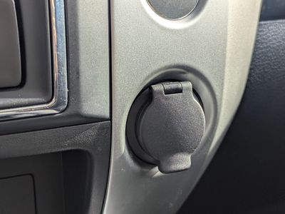 2023 Nissan Titan - Photo 22
