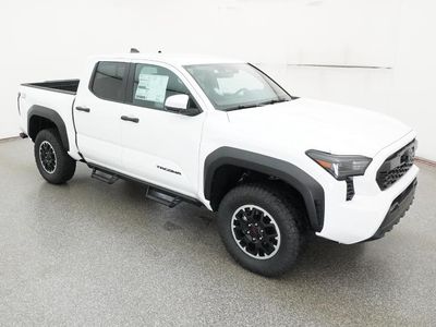 2025 Toyota Tacoma - Photo 2