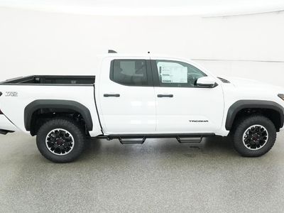 2025 Toyota Tacoma - Photo 8