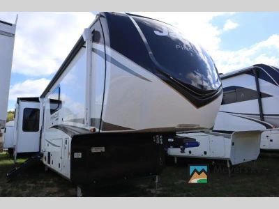2026 Jayco Pinnacle 38FBRK — front three-quarter view