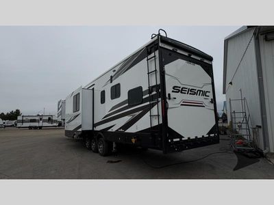 2025 Jayco Seismic - Photo 4