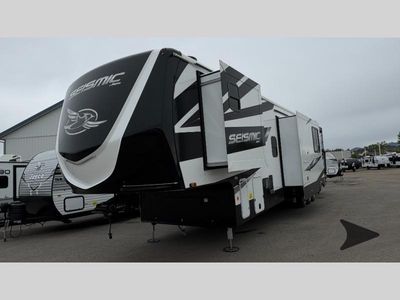 2025 Jayco Seismic - Photo 3