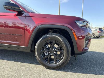 2026 Jeep Grand Cherokee — photo 9 view