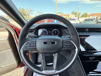 2026 Jeep Grand Cherokee — photo 12 view