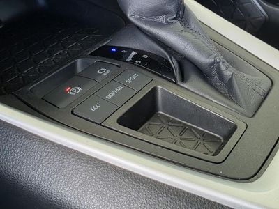 2022 Toyota RAV4 - Photo 22