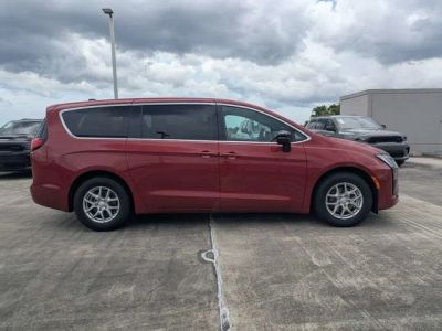 2027 Chrysler Pacifica — side profile view