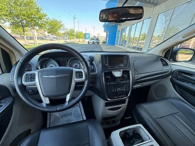 2016 Chrysler Town & Country — photo 7 view