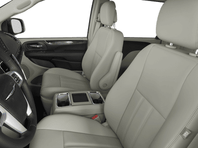 2016 Chrysler Town & Country — photo 48 view