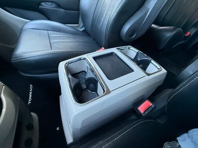 2016 Chrysler Town & Country — photo 27 view