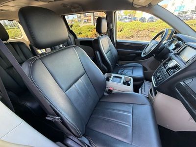2016 Chrysler Town & Country — photo 37 view