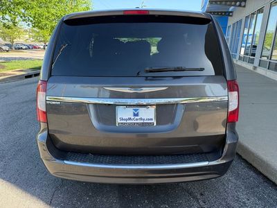 2016 Chrysler Town & Country — photo 14 view