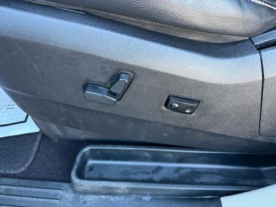 2016 Chrysler Town & Country — photo 17 view