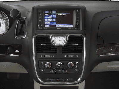 2016 Chrysler Town & Country — photo 49 view