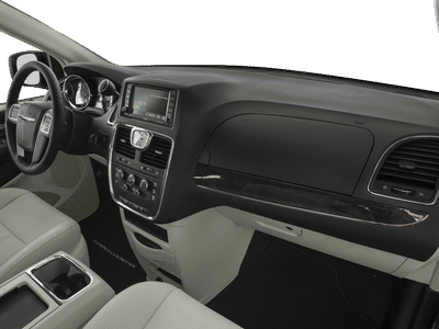 2016 Chrysler Town & Country — photo 53 view