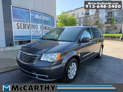 2016 Chrysler Town & Country RTYP53 — front three-quarter view