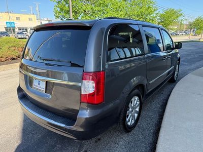 2016 Chrysler Town & Country — photo 13 view