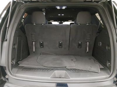 2024 Chevrolet Tahoe — photo 11 view