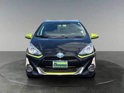 2016 Toyota Prius c — side profile view