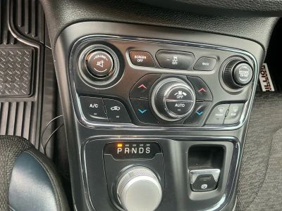 2015 Chrysler 200 — photo 13 view