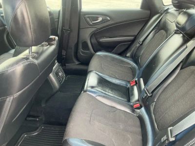 2015 Chrysler 200 — photo 17 view