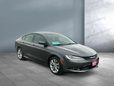 2015 Chrysler 200 — photo 8 view