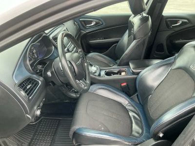 2015 Chrysler 200 — photo 9 view