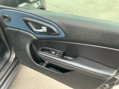 2015 Chrysler 200 — photo 21 view