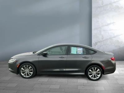 2015 Chrysler 200 — rear three-quarter view