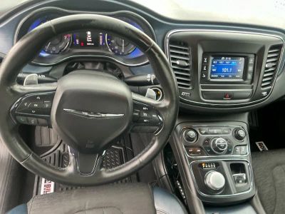 2015 Chrysler 200 — photo 15 view