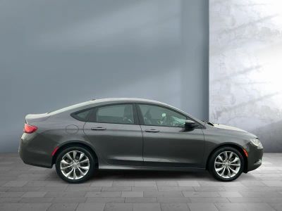 2015 Chrysler 200 — photo 7 view