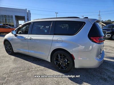 2026 Chrysler Pacifica — detail view