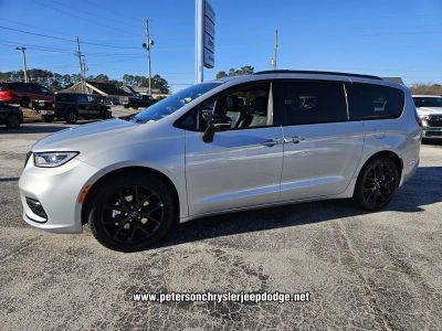 2026 Chrysler Pacifica — rear three-quarter view